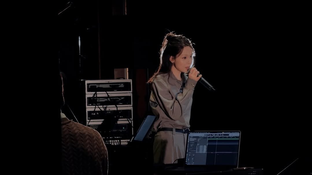 Photo by 최유리 on December 11, 2025. May be an image of piano, microphone and text.