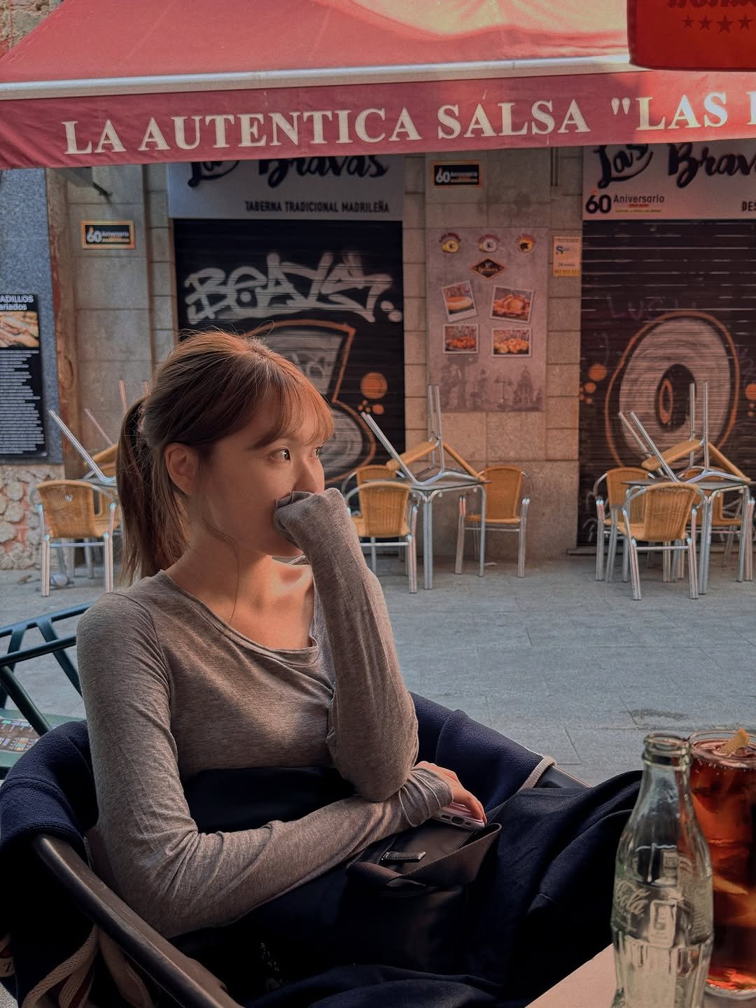 Photo by 최유리 on October 02, 2025. May be an image of 1 person, cigarette, street and text that says '"LAS LA AUTENTICA SALSA 60M ADILLOS'.