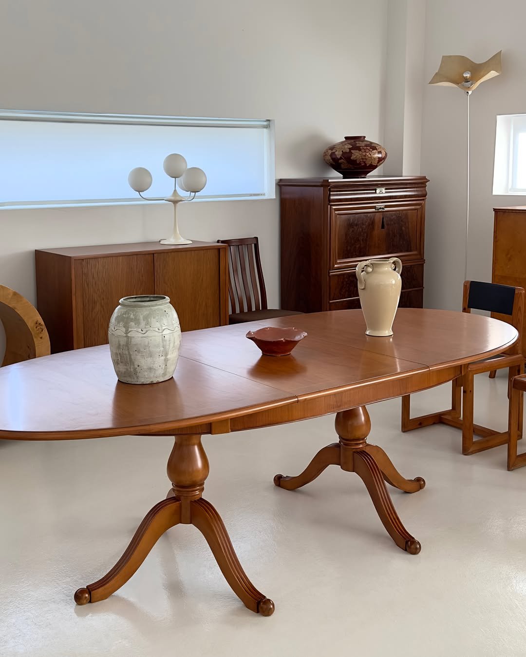_collectionof_ 게시물 이미지: Extendable Dining Table

• Table Size 
확장 전 넓이...