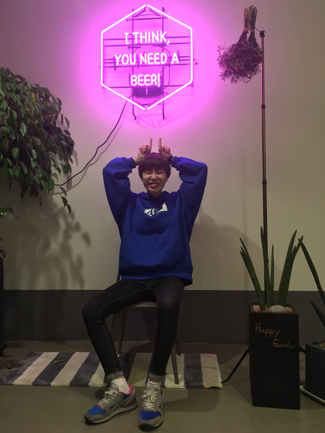 Photo by 다운 on February 01, 2026. May be an image of sweatshirt, cornflower and text that says 'ITHINK, YOU NEED YOUNEEDA A- BEER! d'.