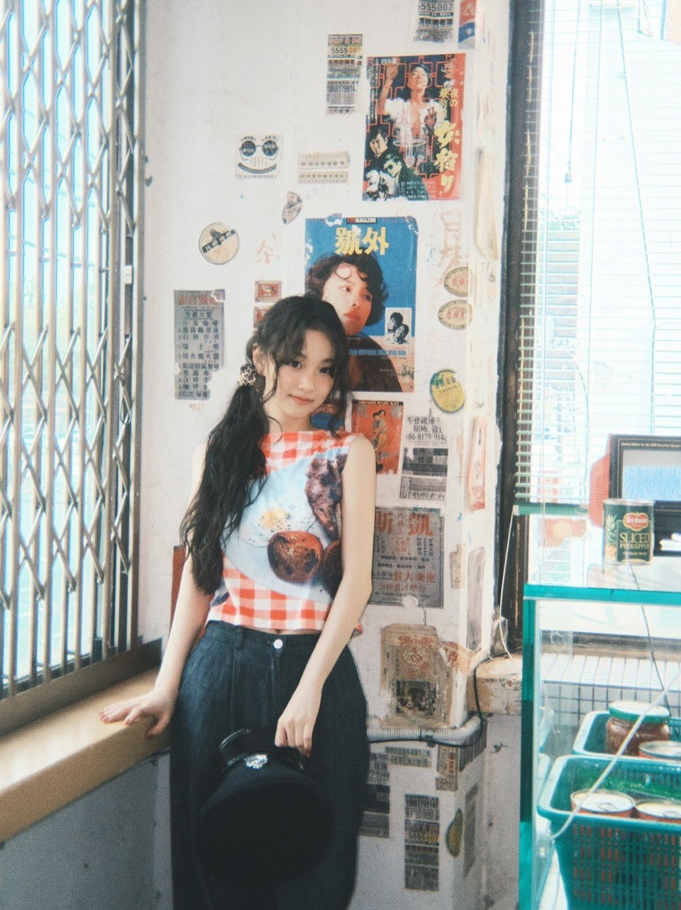 Photo by 김이경 Kim Yi Kyeong on August 25, 2025. May be an image of one or more people, hair, top, shorts and bowler hat.