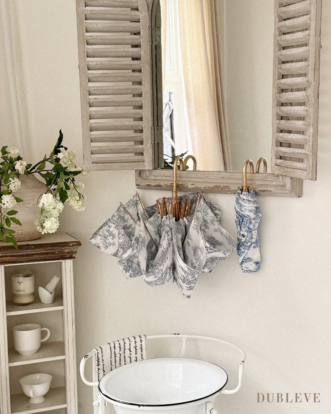 Photo by 드브르베 DUBLEVE on July 23, 2025. May be an image of sink, plate rack, towel rack and text that says 'Ad DUBLEVE'.