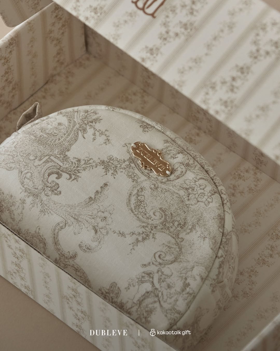 Photo by DUBLEVE 드브르베 on January 09, 2026. May be an image of sink, ottoman, baby bed, carton and text that says 'DUBLEVE ម័ DUBLEVE|kakatakat ដ kakaotalkg kakaotalkgift gift'.