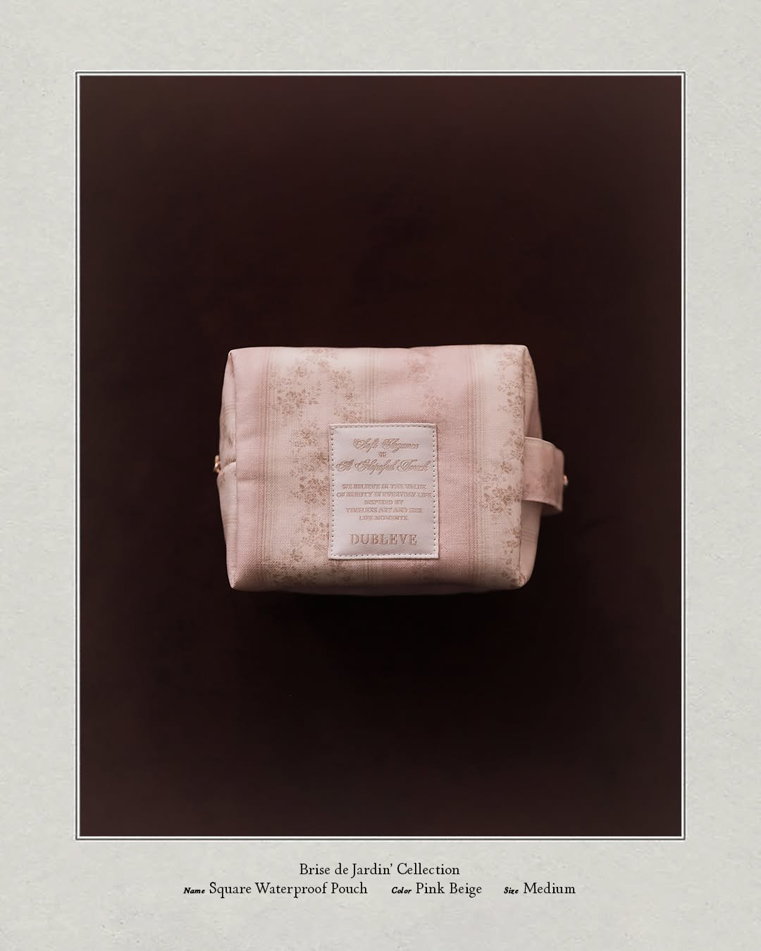 Photo by DUBLEVE 드브르베 on December 22, 2025. May be an image of saddle-stitched leather, leather wallet, briefcase, purse, clutch, pouch and text.