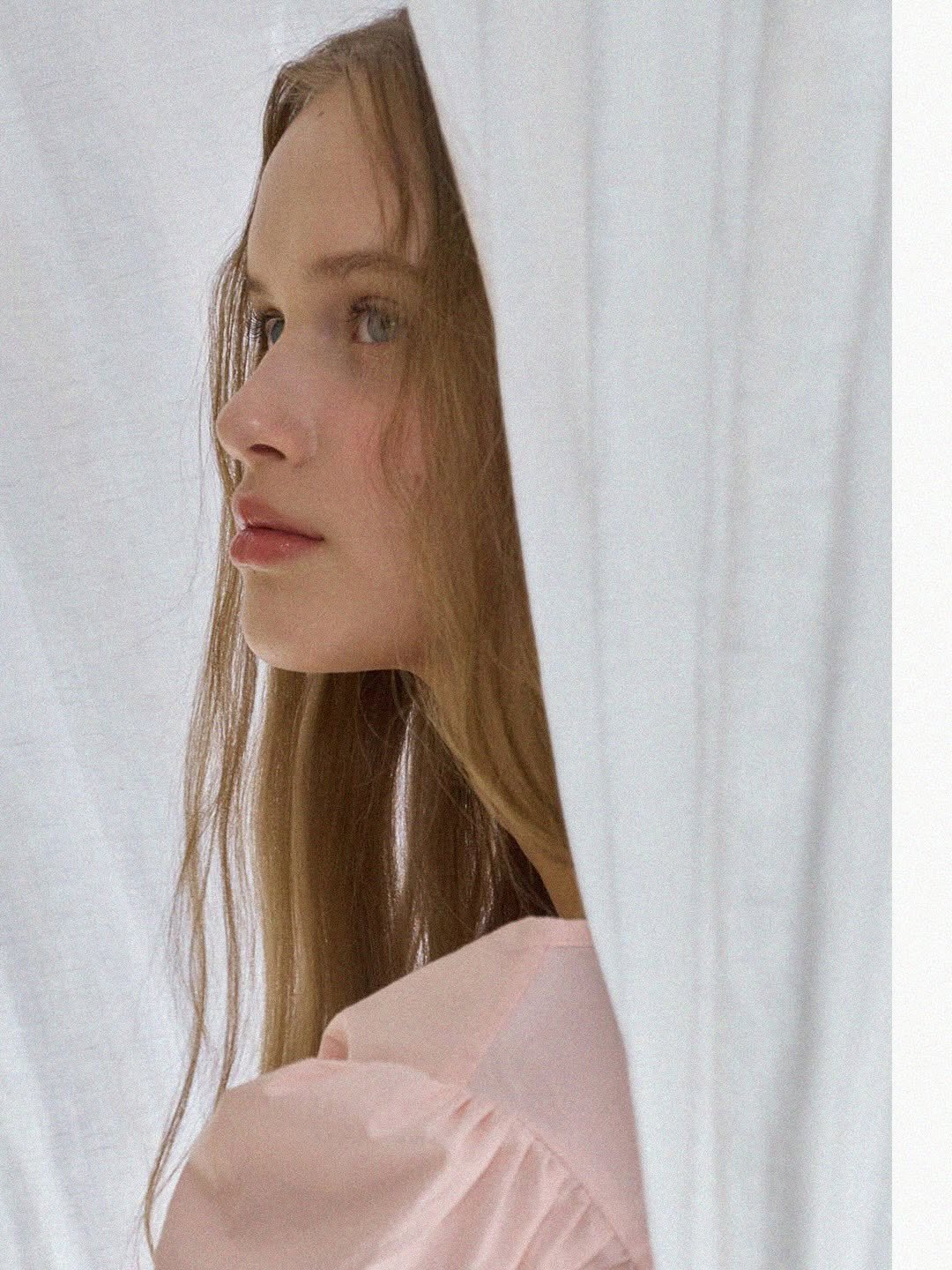 Photo by DUBLEVE 드브르베 on April 26, 2026. May be an image of text.