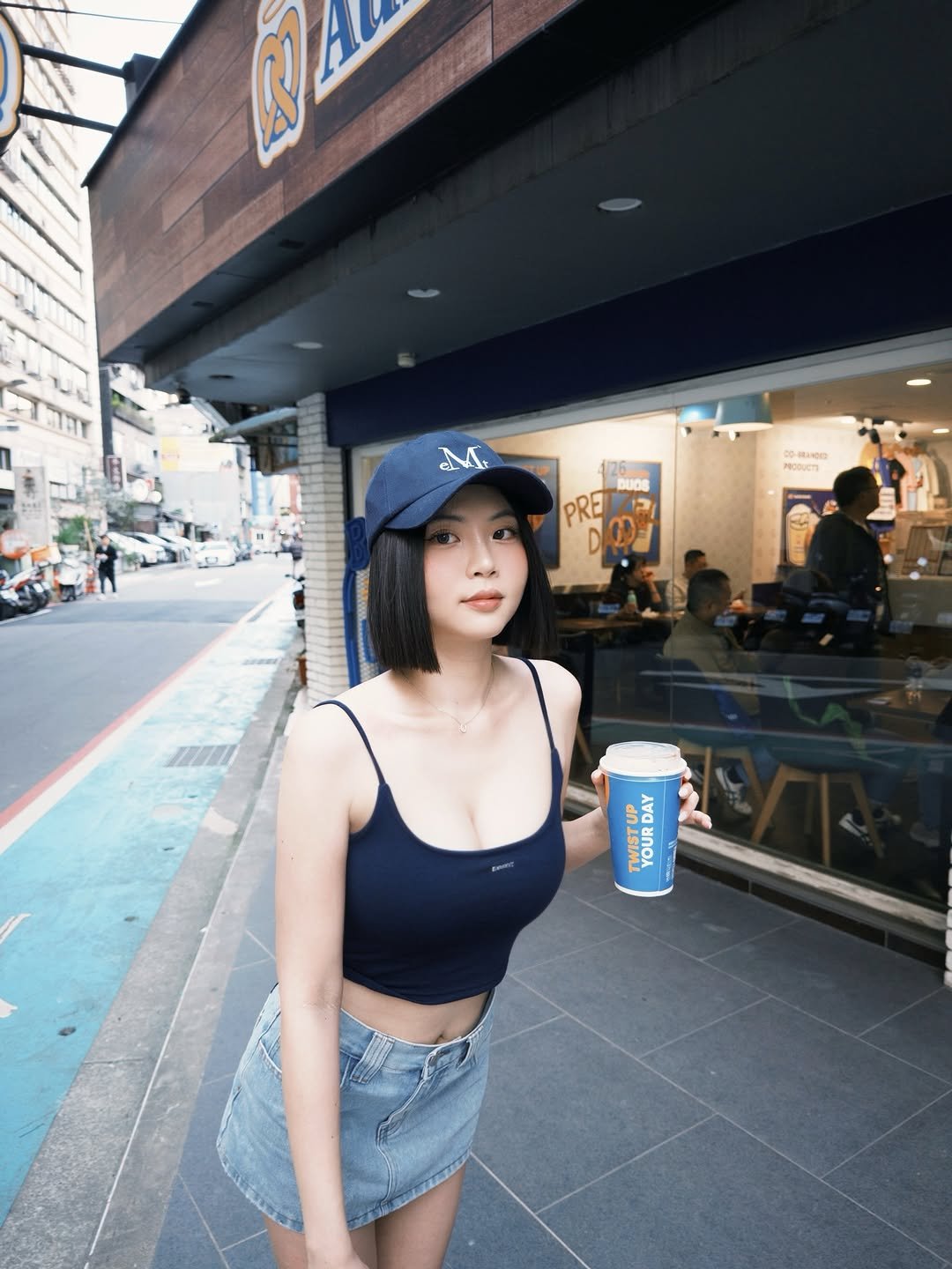 _fangyuuu_ 게시물 이미지: 超愛吃蝴蝶餅😻🫶🏻🥨

Bratop @badbeat24 
🧢 @mu_cent_tw @mu_cent