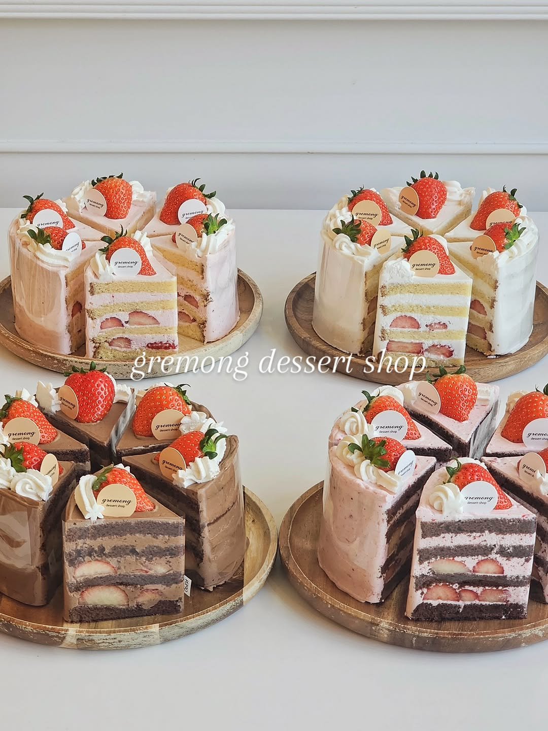 Photo by 그레몽디저트샵/ 배곧디저트카페/배곧생크림케이크 on December 11, 2025. May be an image of wedding cake, chocolate mousse, fruitcake and text.