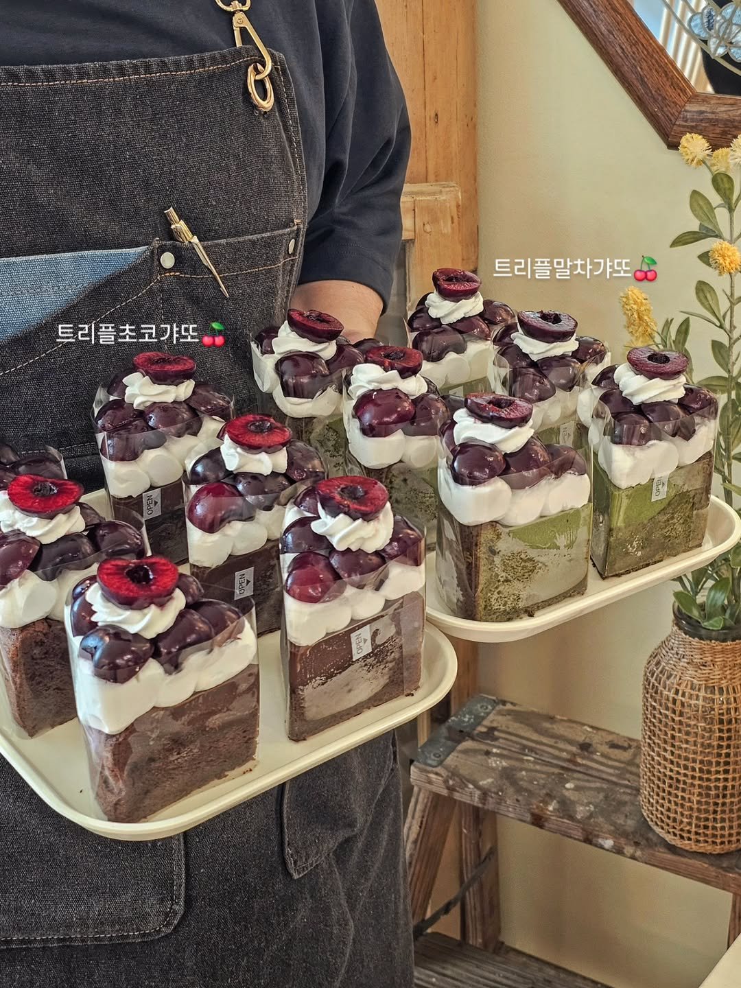 _gremong_dessertshop 게시물 이미지: .
꾸덕한갸또위에 체리가득!
오늘도 2종 준비완료입니다🍒
