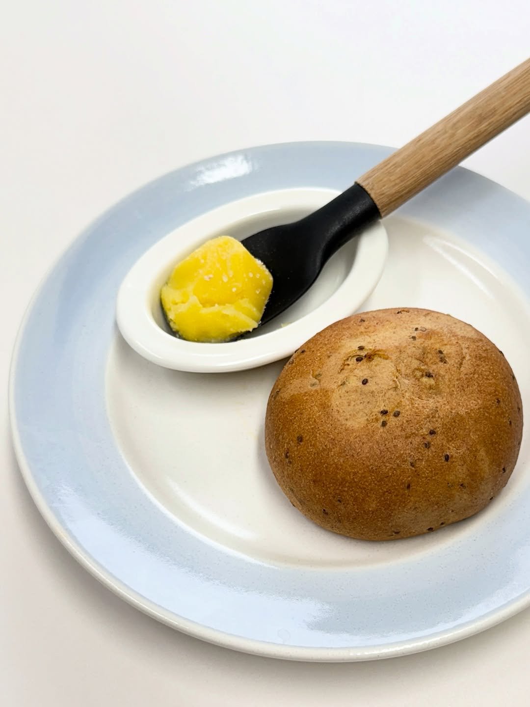 Photo by 하람키친 Haram Kitchen on November 21, 2025. May be an image of egg yolk, dessert, hollandaise, preserves, condiment, mango, butter and text.