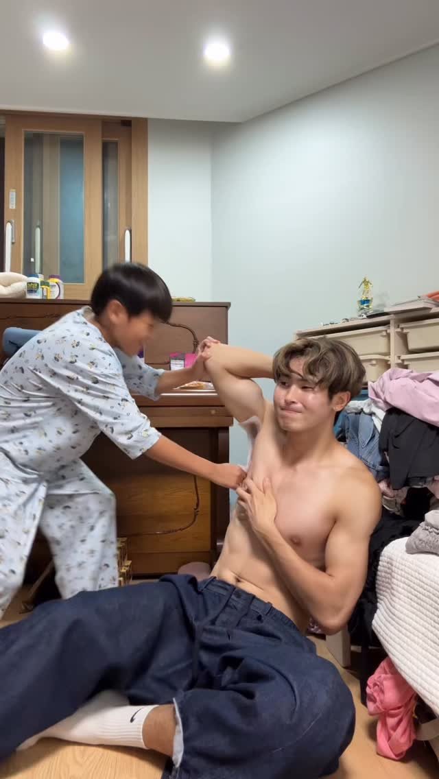 _hanjustin 게시물 이미지: If he ever disrespects me imma slap the wax...