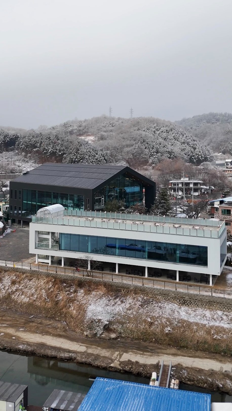 _he_said_that 게시물 이미지: 북한강 뷰 크리스마스 분위기 맛집🎄❄️
테이블스라운지 북한강점

북한강 리버뷰를...