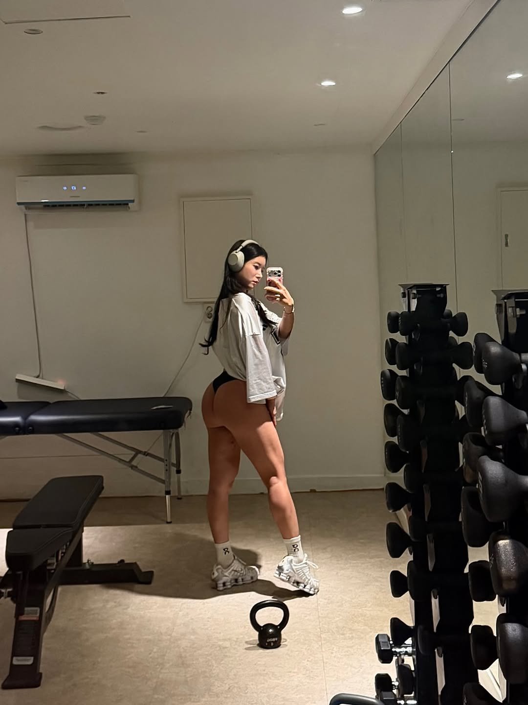 _hipzzi_00 게시물 이미지: 운동 시작전이 제일 설레고 재밌쟈냥🥰
밥 딱 먹고 해드폰 딱 끼고
요이땅❣️❣️

#운동 #비키니