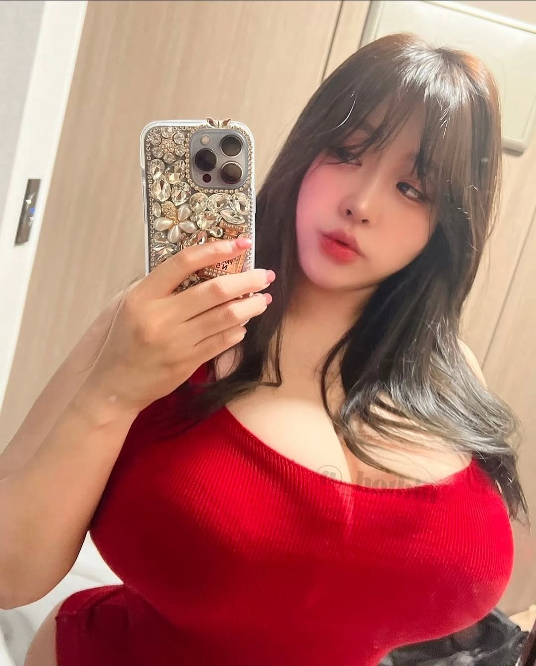 Photo by 핫빈 HOTBIN on December 12, 2025. May be a selfie of one or more people, hair, top and text.