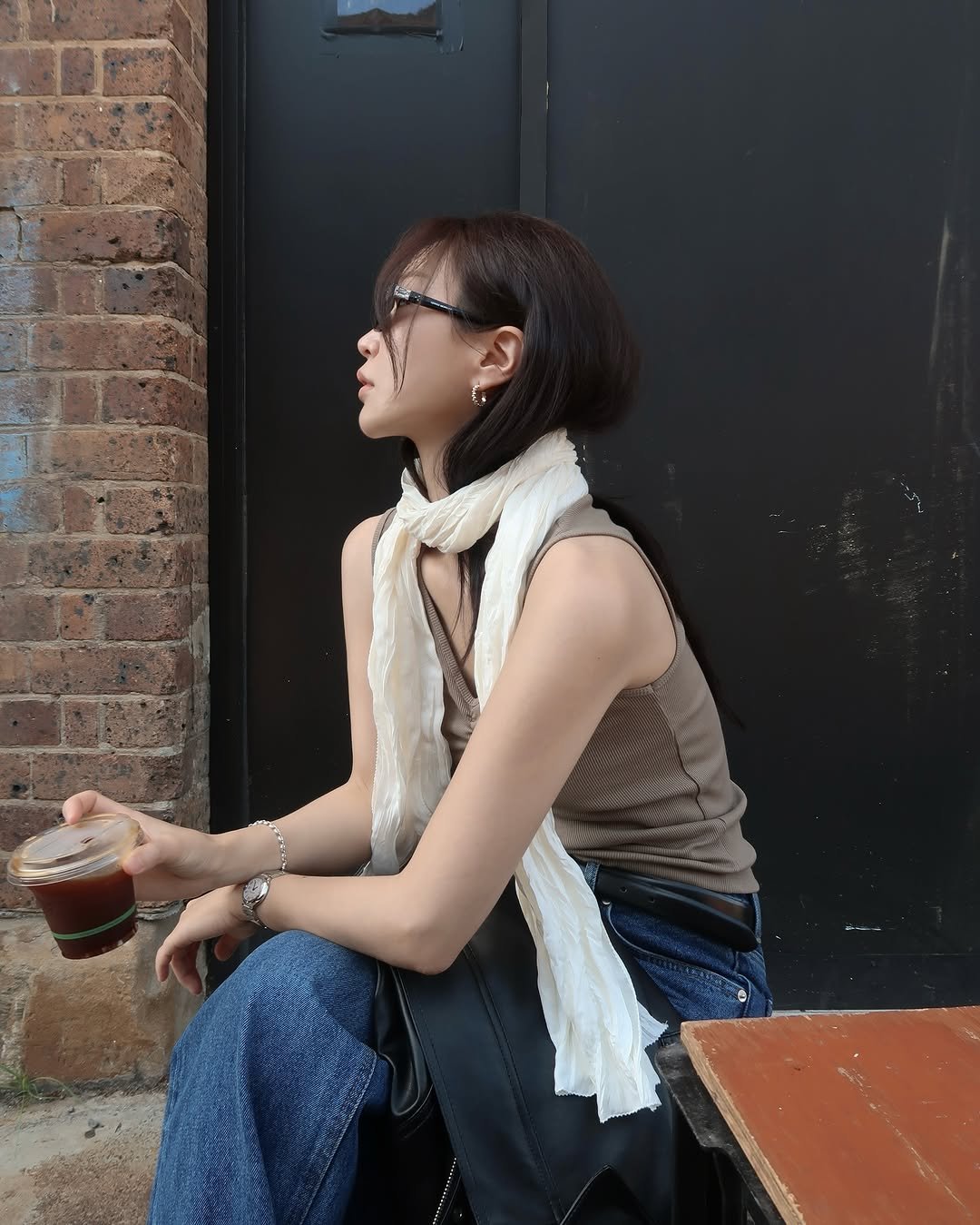 Photo by 혜정 on March 04, 2026. May be an image of scarf, sarong, sling, headscarf, cornflower, brick wall and text.