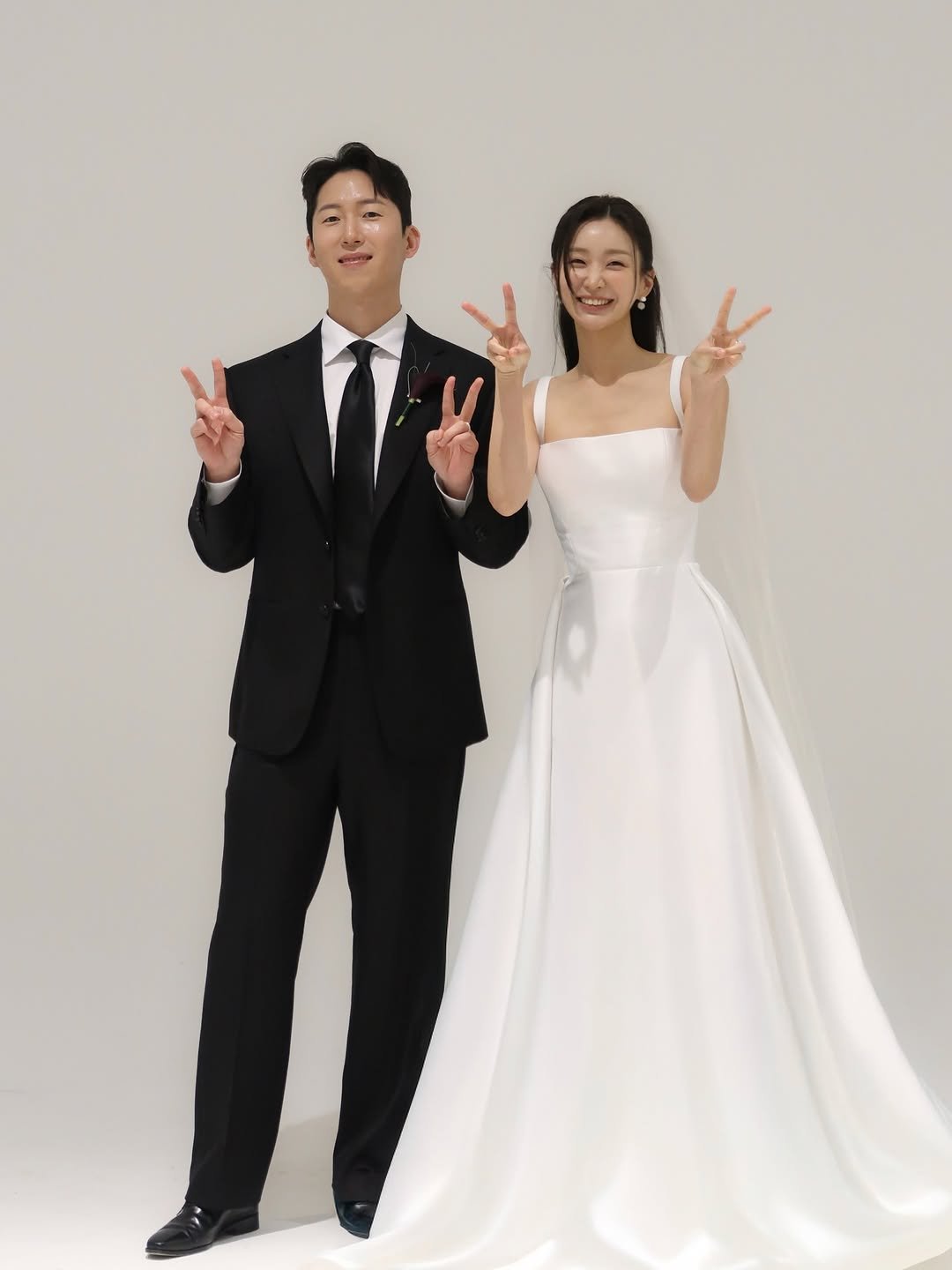 _howtoloveme 게시물 이미지: 오늘로 결혼식이 딱 일주일 남았더라구요.
조금 부끄럽지만, 이렇게 소식 전해보고...