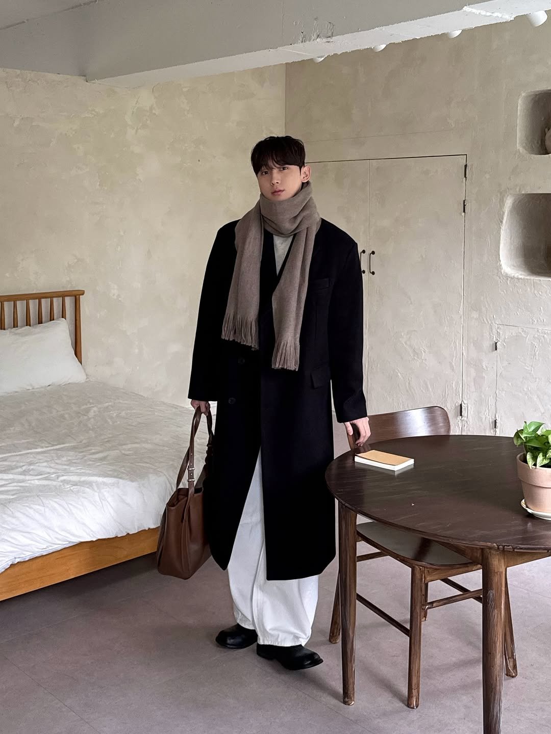 Photo by 신혜성 / 포가드 on November 04, 2025. May be an image of duffle coat, overcoat, turtleneck and text.