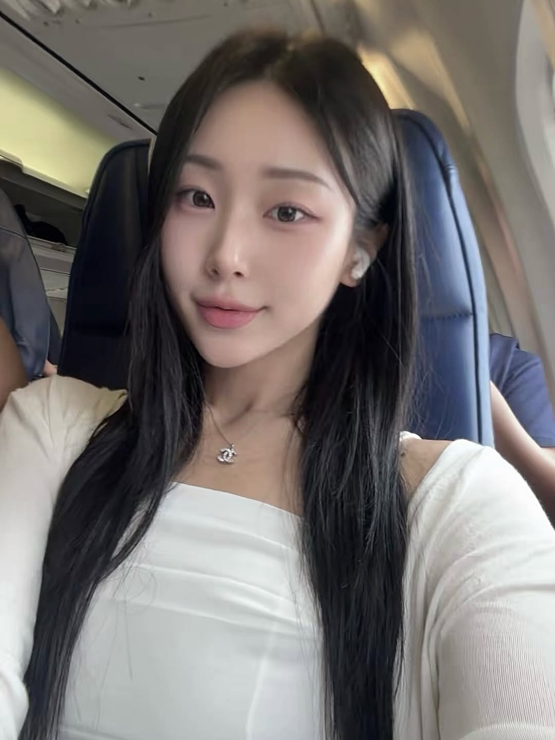 Photo by 서현쌤 | 건강꿀팁 • 운동 • 자기관리 on October 04, 2025. May be an image of 1 person, hair and text.