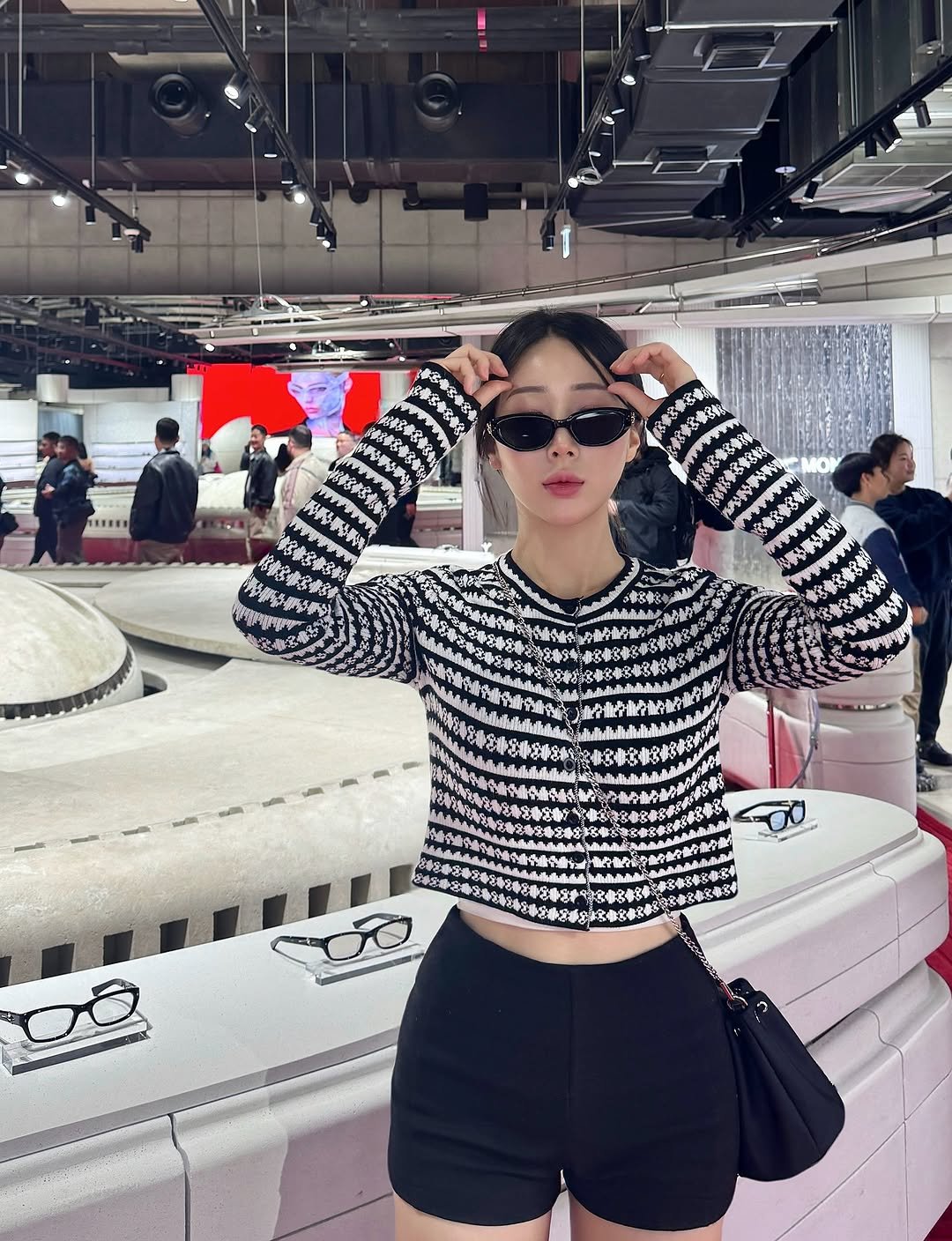 Photo shared by 서 현 on October 26, 2025 tagging @_hyn_n. May be an image of top and miniskirt.