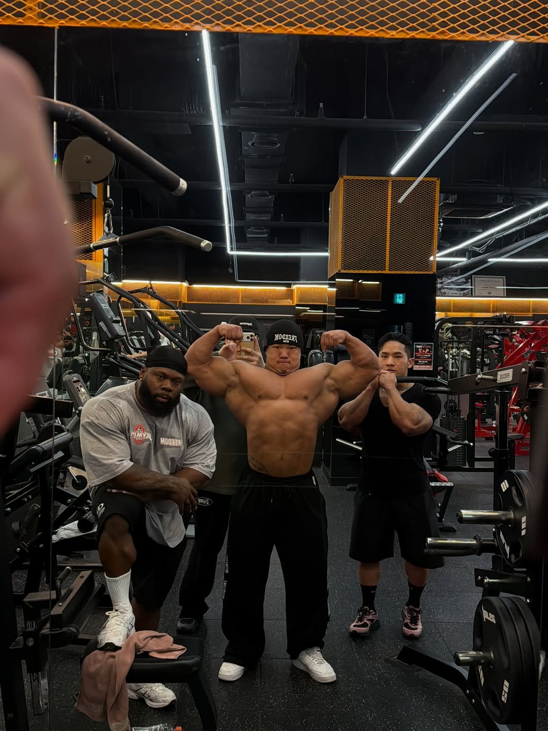 _iloveprotein 게시물 이미지: 🥵

 Chest with 212 Champ

@freedom__athletic 

#Olympia