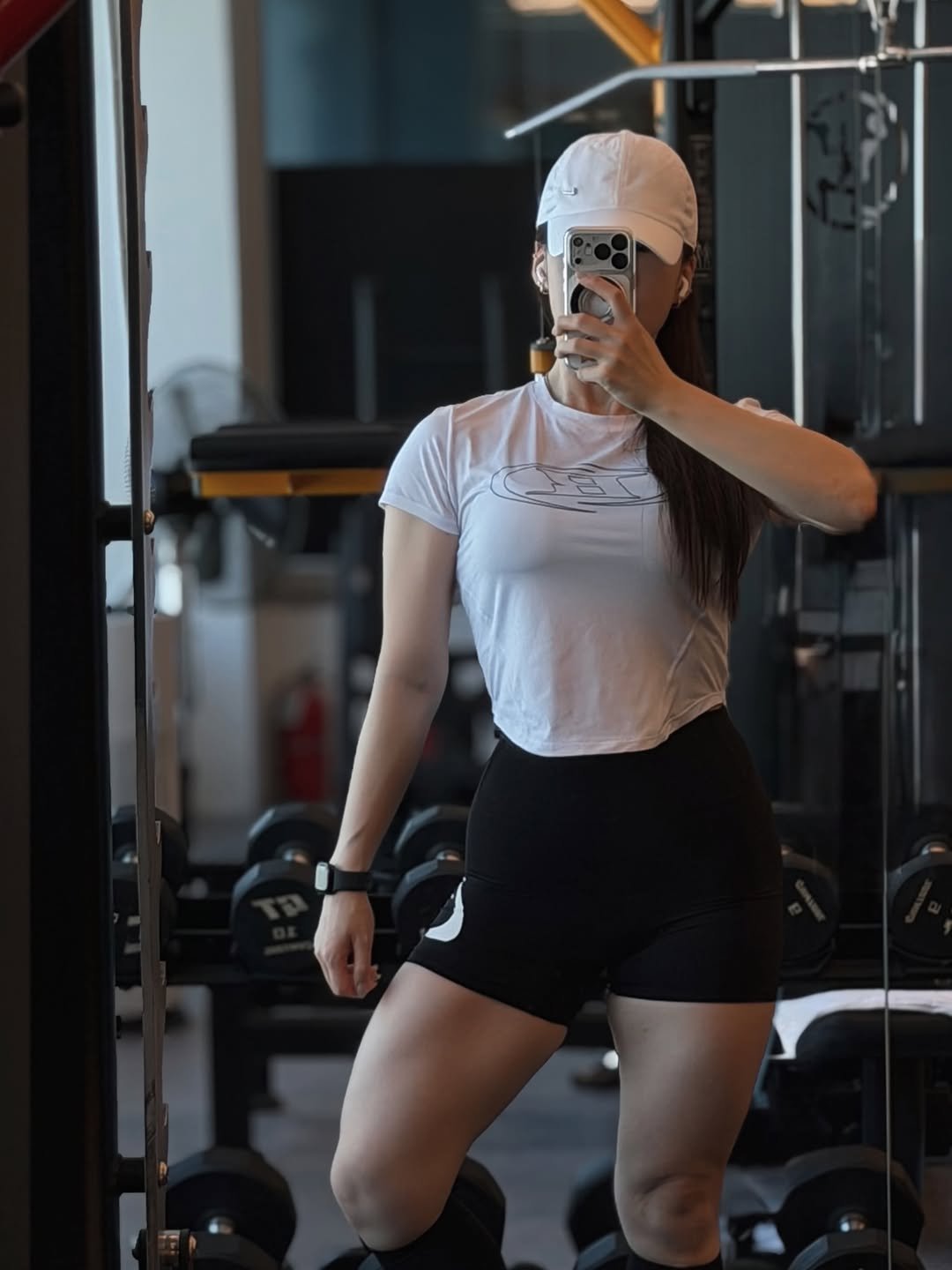 _imsodam 게시물 이미지: 핀스쿼트 130kg 놀랠만하지? 
 허리만 안아프면 150도 가능 할 듯

(나...