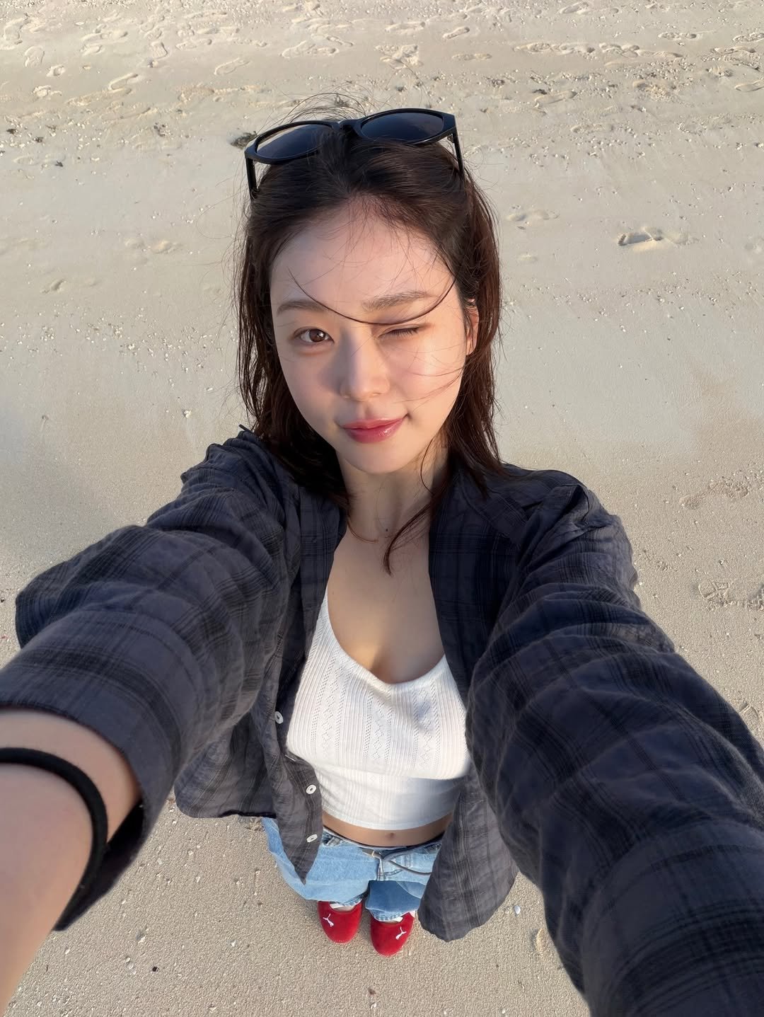 Photo by 정재희 on February 13, 2026. May be a selfie of ocean, beach and text.