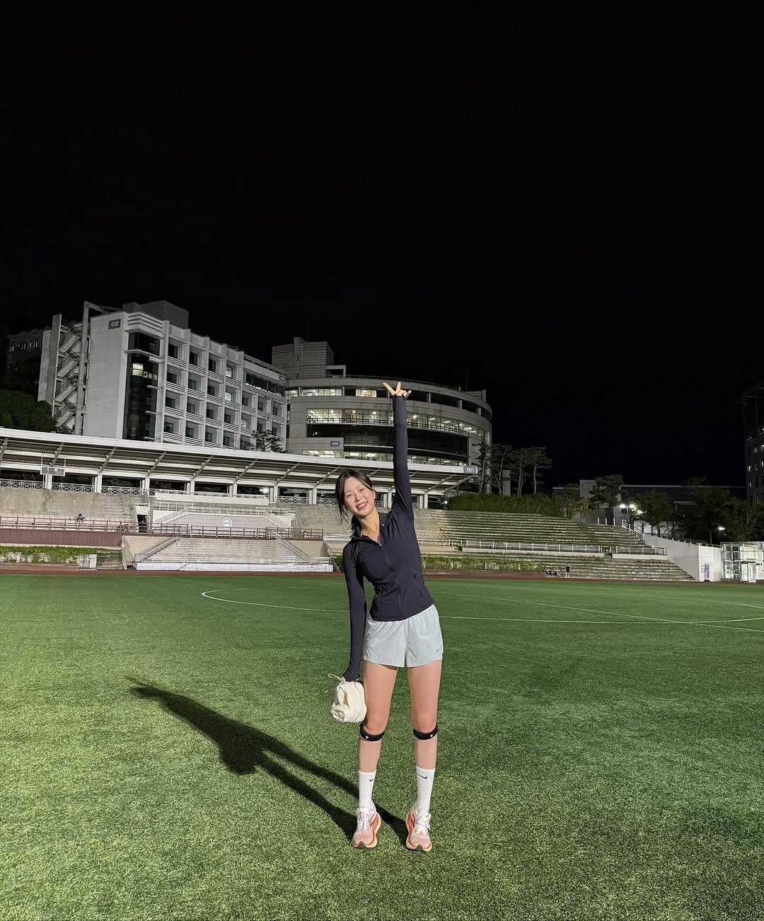 Photo by 정재희 on October 11, 2025. May be an image of soccer, football, sports equipment, grass, stadium and text.