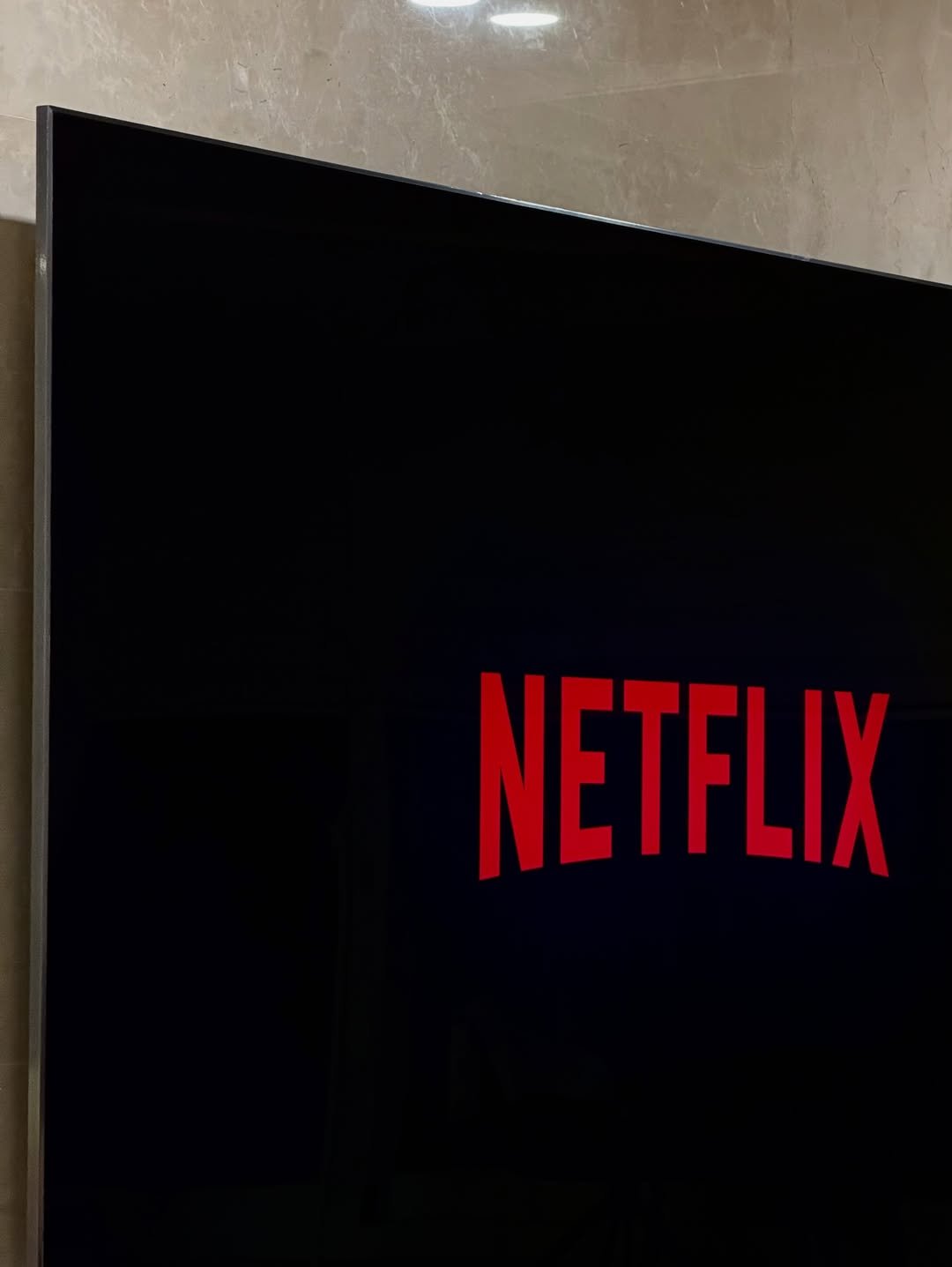 Photo by 정재희 on February 17, 2026. May be an image of television, screen, projector, poster and text that says 'NETFLIX'.