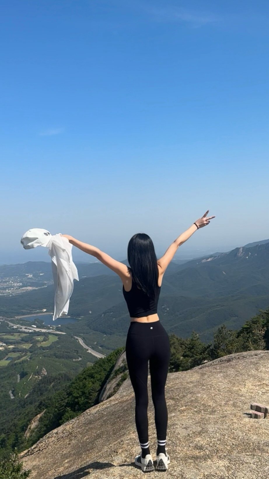 _jayomi_ 게시물 이미지: 남의 엉덩이 빌리기