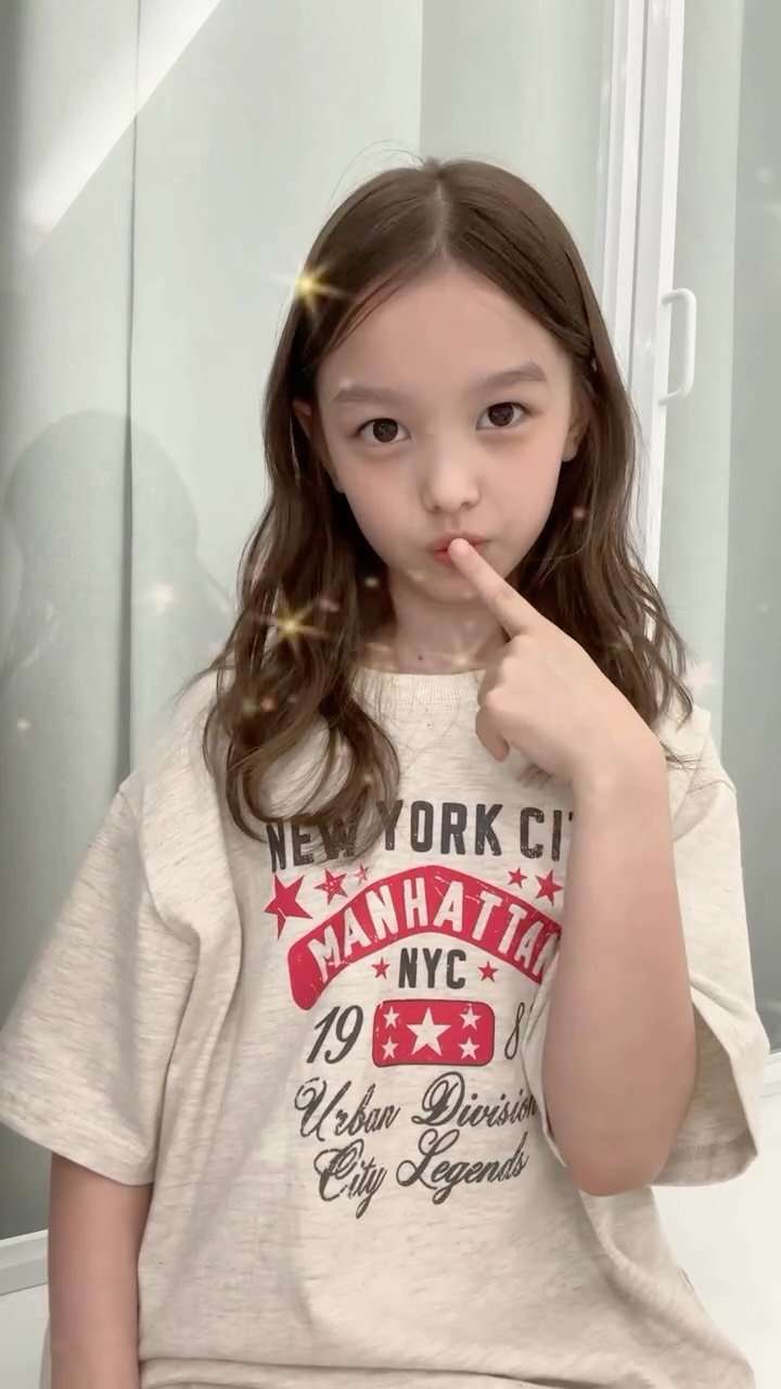 _jkids_ 게시물 이미지: 뚜 뚜루뚜~☝🏻😘☝🏻

#제이키즈 #뚜루뚜 #릴스 #반팔추천