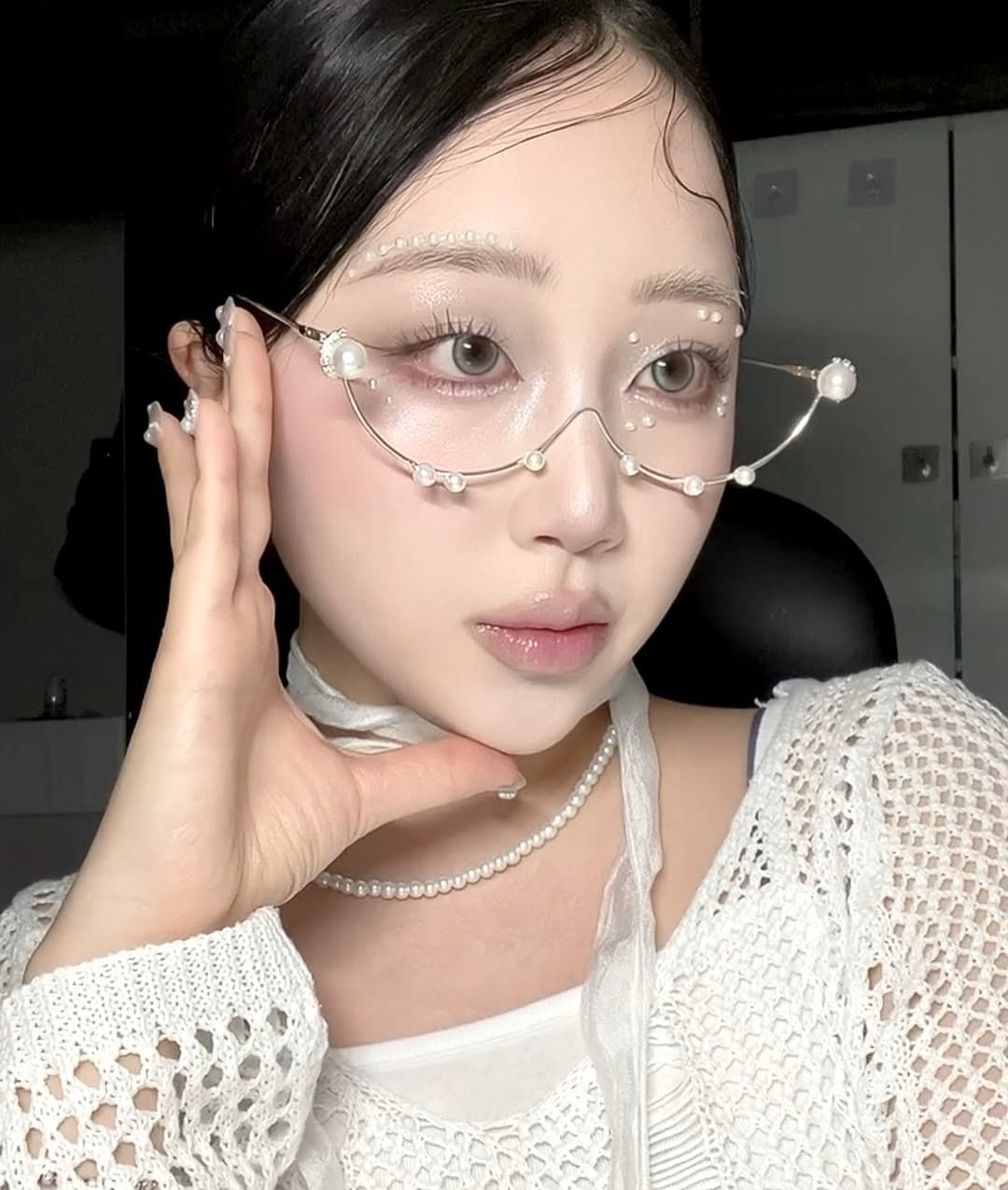 Photo by 지냐 Jɪɴʏᴀᴀ on February 11, 2026. May be an image of one or more people, makeup, hair, eyeglasses, baby's-breath and text.