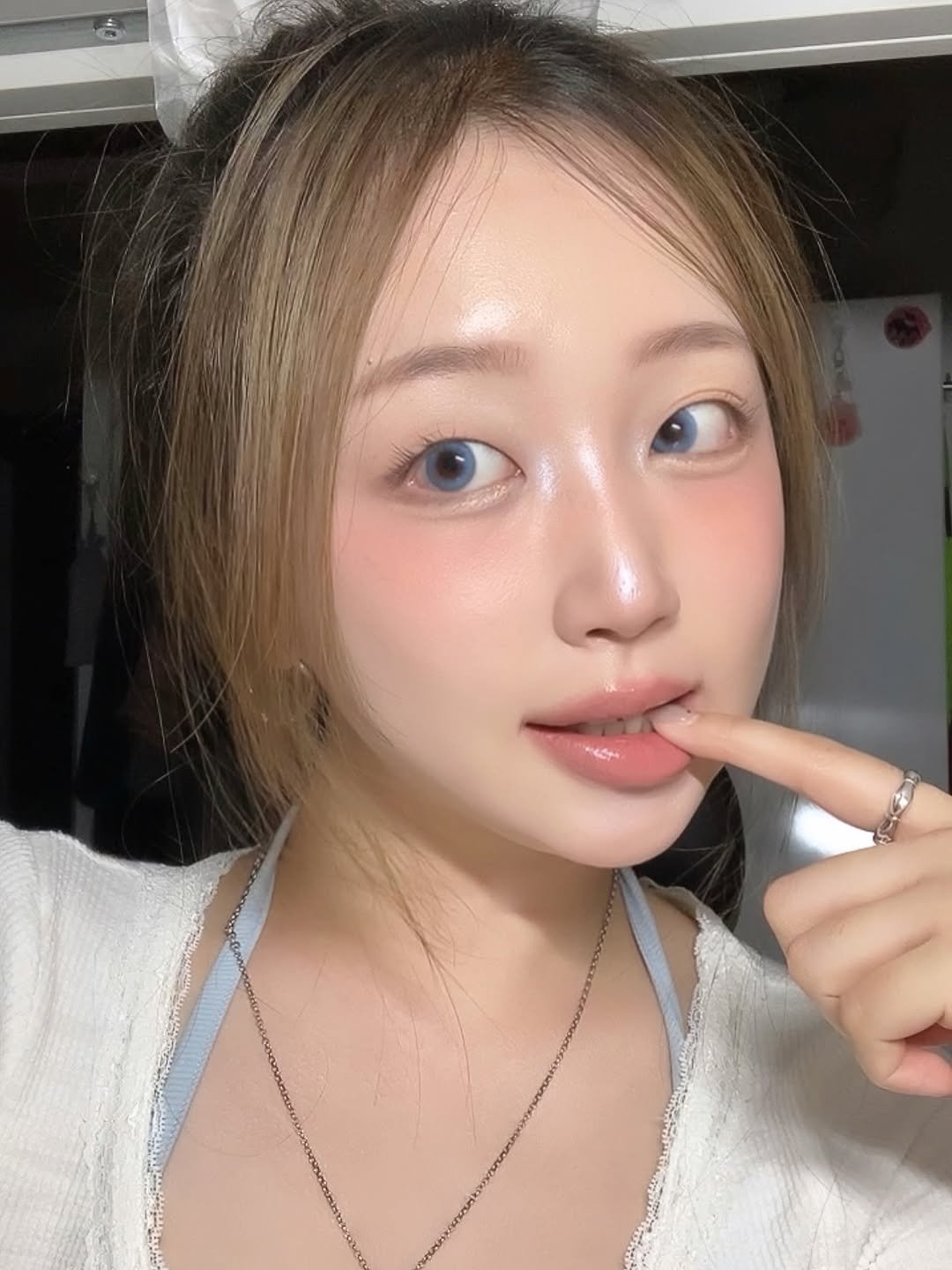 Photo by 지냐 Jɪɴʏᴀᴀ on October 08, 2025. May be a selfie of 1 person, hair and text.