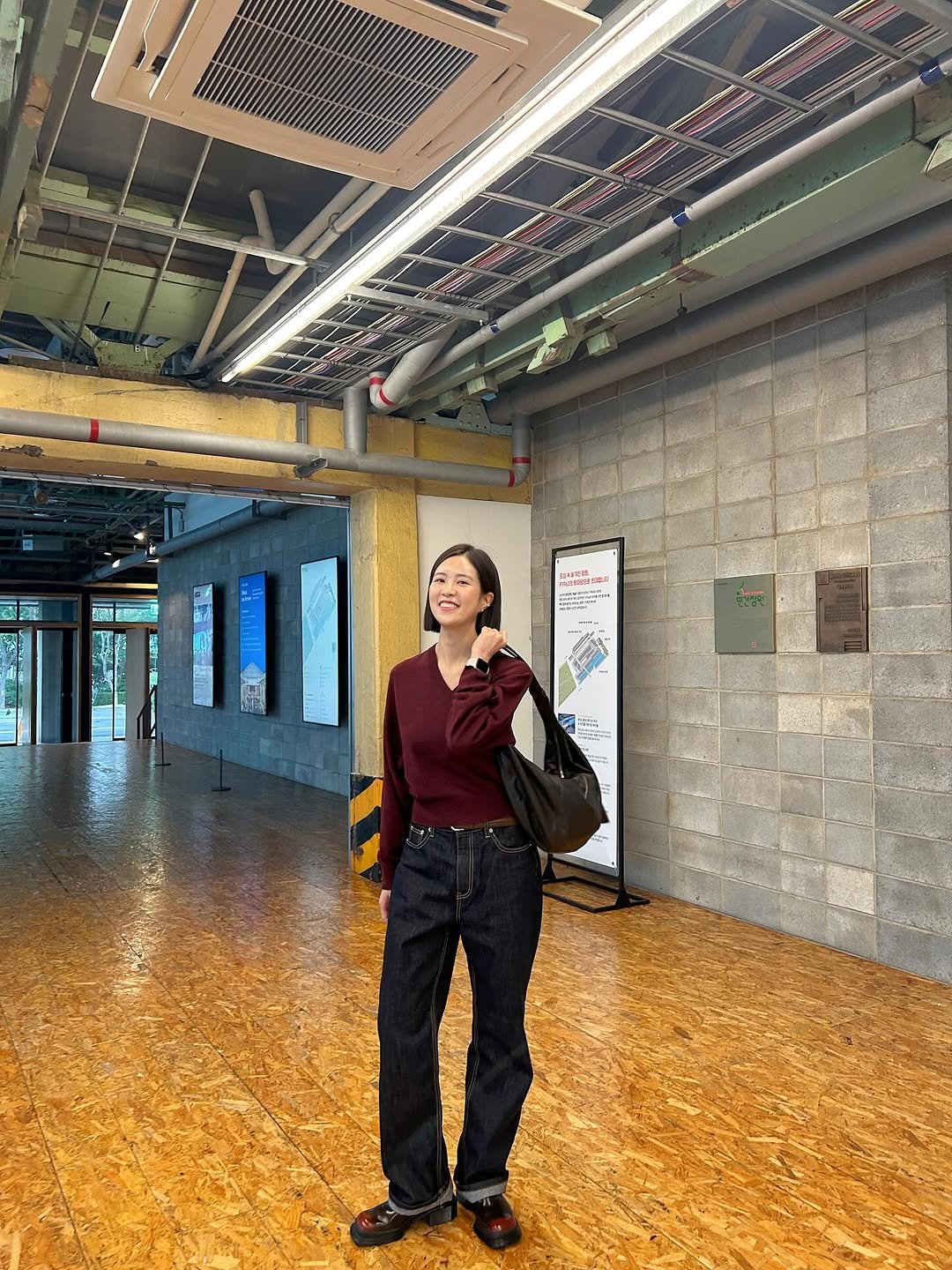 Photo shared by CHOI YEOKYUNG on September 25, 2025 tagging @bowen.official, @muarmus, and @bowen.kr. May be an image of 1 person, standing, hallway and text.