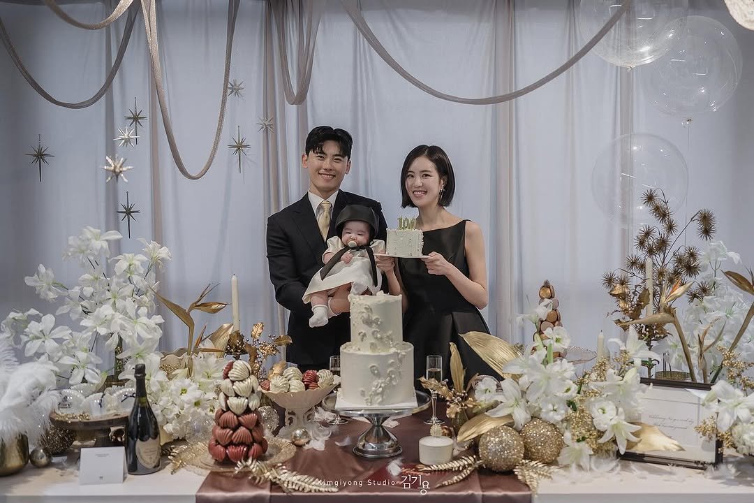 Photo shared by CHOI YEOKYUNG on November 13, 2025 tagging @m___zchan, and @haye.log_. May be an image of wedding cake, prairie gentian, wedding and text.