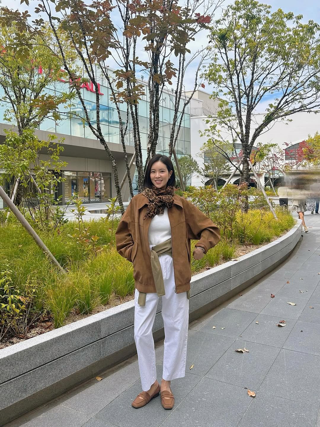 Photo shared by CHOI YEOKYUNG on October 31, 2025 tagging @thetav_official, and @mayadidi_official. May be an image of duffle coat, overcoat, parka, turtleneck, jacket and text.