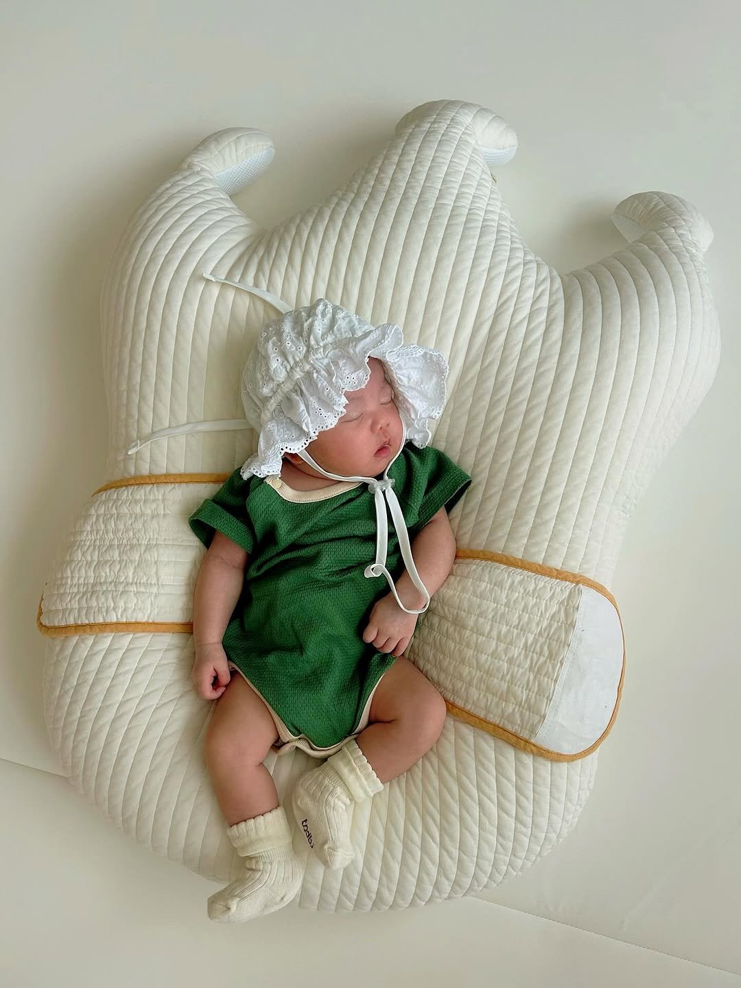 Photo shared by CHOI YEOKYUNG on August 27, 2025 tagging @haye.log_. May be an image of 1 person, baby, baby bed, crochet, knit and text.