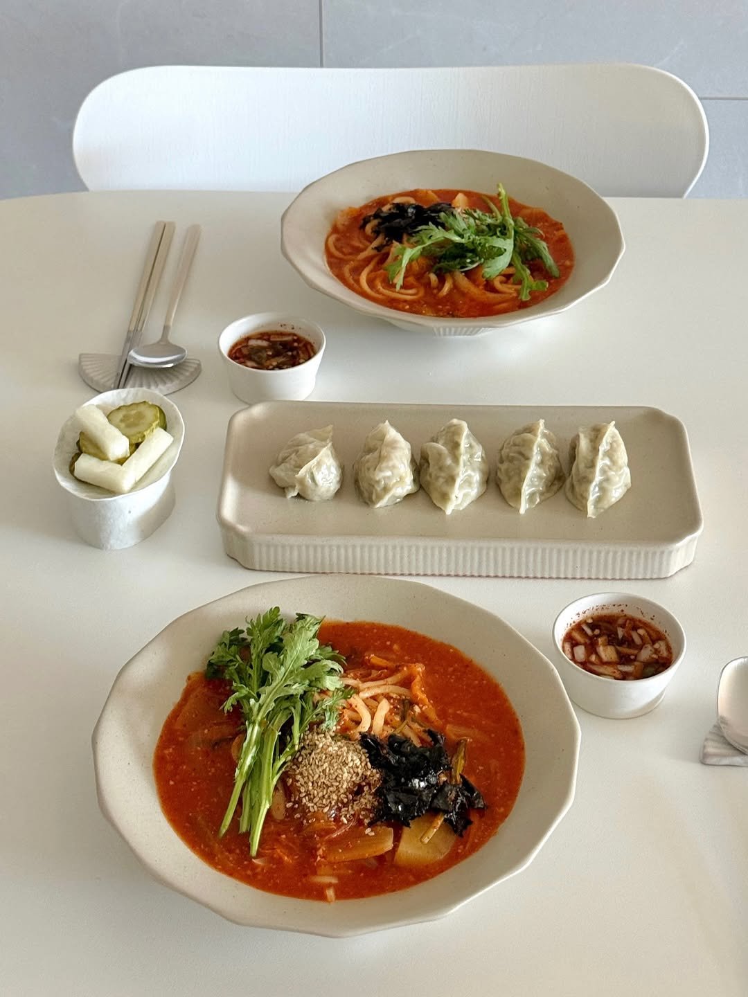 _laon.table_ 게시물 이미지: 「오늘의 집밥, 서른다섯 번째 기록」

⠀⠀⠀⠀⠀⠀⠀⠀⠀⠀
• 김치장칼국수
•...