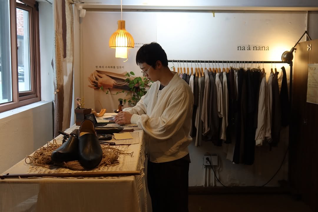 Photo shared by 본캐 : 이준혁 | 부캐 : 리제임스 on August 15, 2025 tagging @naanana_official. May be an image of 1 person and text.