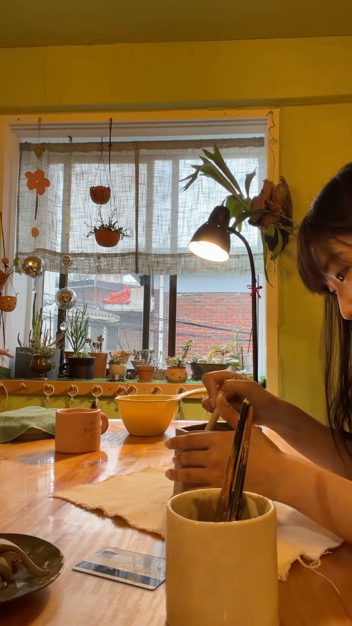 _lee_ju_eun_ 게시물 이미지: 이번엔 물레 말고 핸드빌딩!
컵 만들기 재밌다 🌱 다음엔 접시랑 화병 만들어야지 🌼