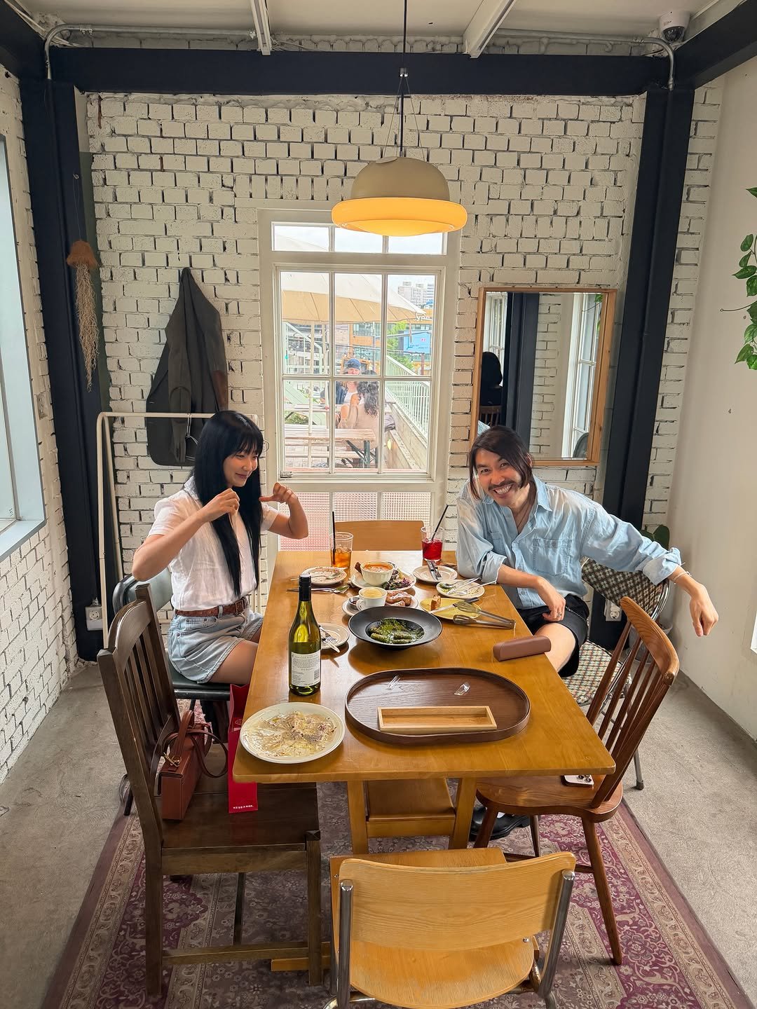 _lee_ju_eun_ 게시물 이미지: 정말 내 🍀 홍철오빠!
해외가서 사다주신 와인이랑 선물까지😭
오늘도 또 이렇게...