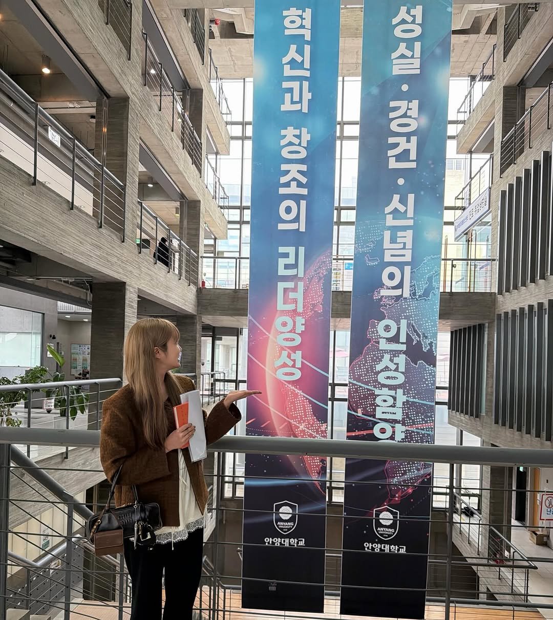 Photo shared by 이주은 on March 24, 2026 tagging @na.0__, and @anyang_univ_official. May be an image of banner, poster, signboard, terminal and text that says '신 ho मठा エ ۲/۸ 드도 በትዐ 위 .ስ 心 장조의 리 더 ስት o 성 OF WT Hn AΝИΣ R 외송대학교 안양대학교'.