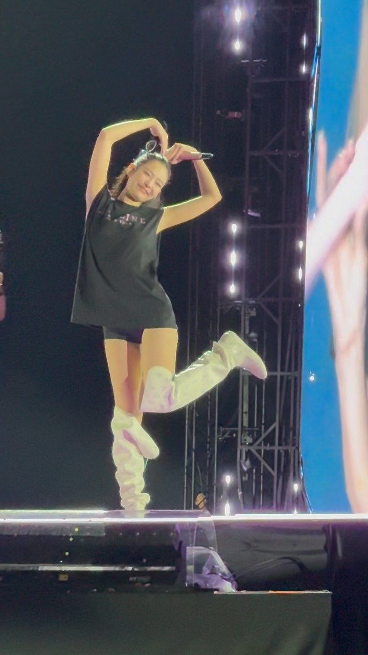 _lee_ju_eun_ 게시물 이미지: 진짜 라이크제니 보고 들으러 콘서트 갔다왔는데 
다 너무 이쁘고 멋지고 댄서분들도...