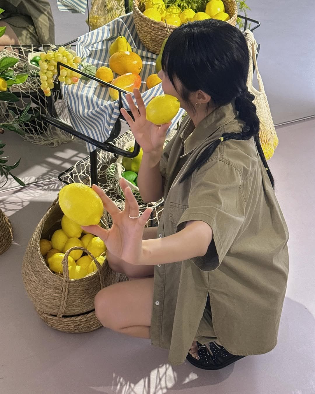 Photo shared by 이주은 on August 21, 2025 tagging @yoomdii, and @ziphannam. May be an image of 1 person, pomelo, grapefruit and text.