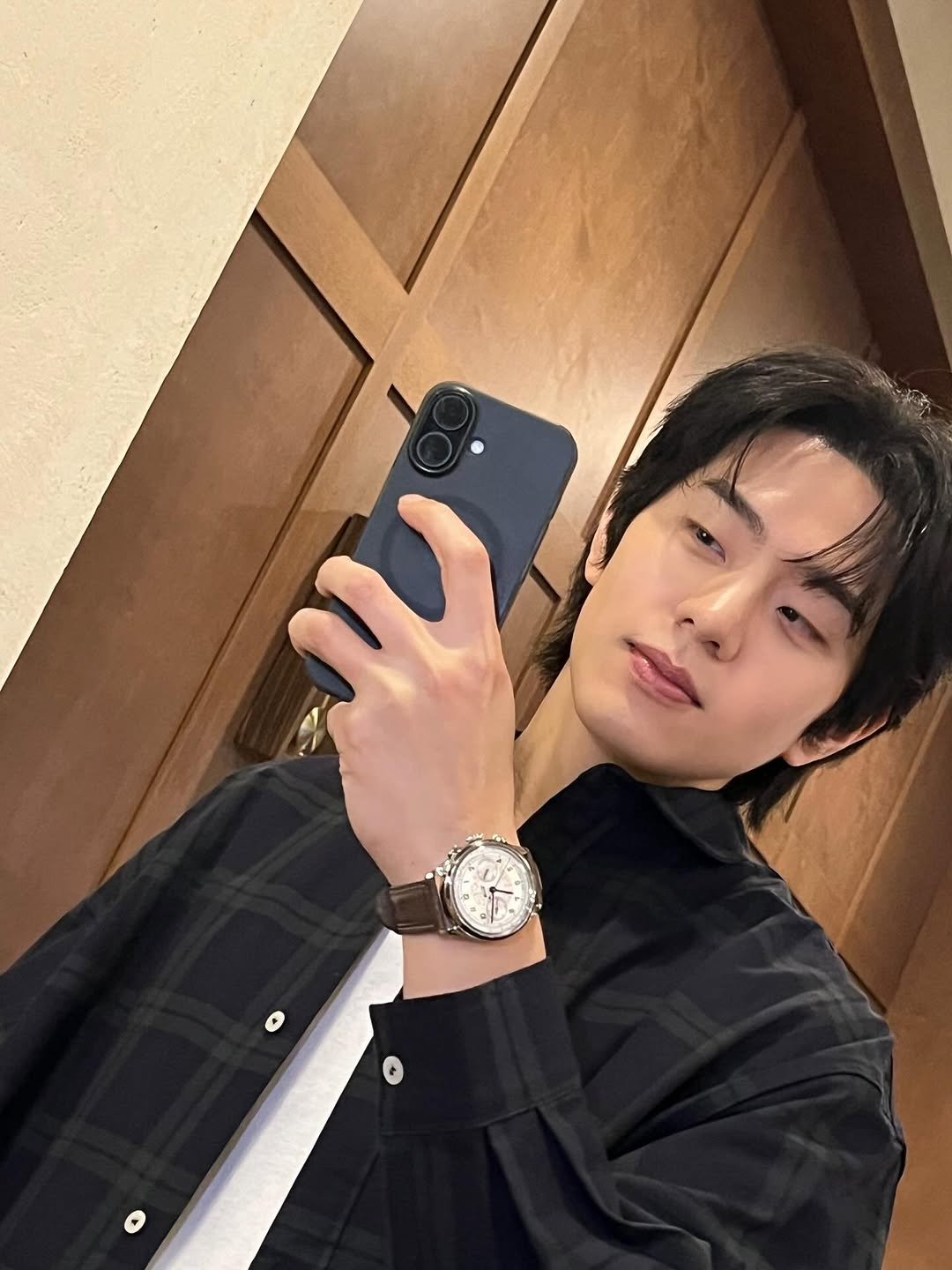 Photo shared by 이승룡 LEESEUNGRYONG on March 18, 2026 tagging @tissot_official. May be a selfie of one or more people, hair, phone, wrist watch, bolo tie and text.
