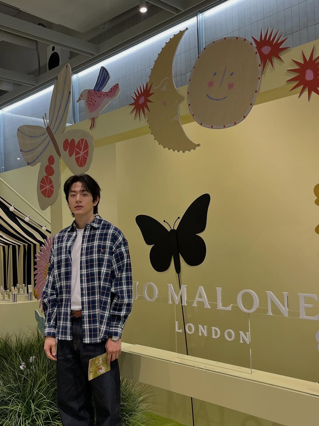 Photo shared by 이승룡 LEESEUNGRYONG on March 10, 2026 tagging @jomalonelondon. May be an image of duffle coat and text that says 'JO MALONE LONDON'.