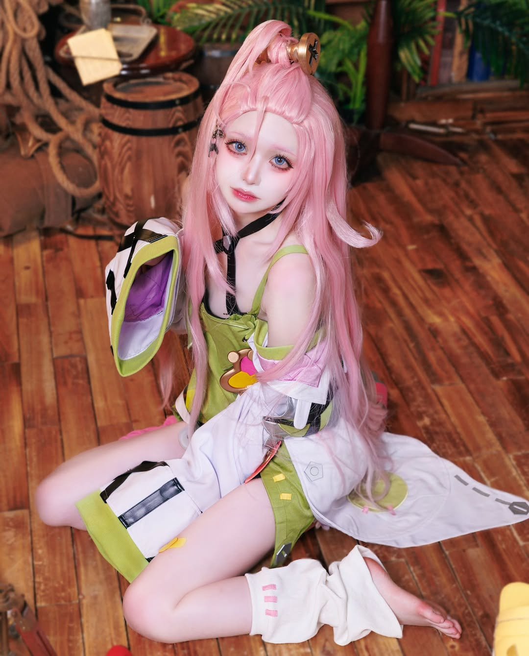 Photo shared by MAYONEZE 마요네즈 on February 06, 2026 tagging @d0pdop2, and @_mayomayoneze. May be an image of costume, headdress and text that says 'E C1'.