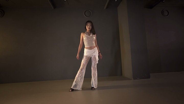 _mell0ow._ 게시물 이미지: 새로운 공간에서 — ☁️ @playtheurban_ 

@camelee___ ✨🩶