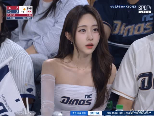 _mmmvely 게시물 이미지: 연휴엔 야구지!!
🤣 #트민녀 
이런 옷 어색해🙂‍↕️