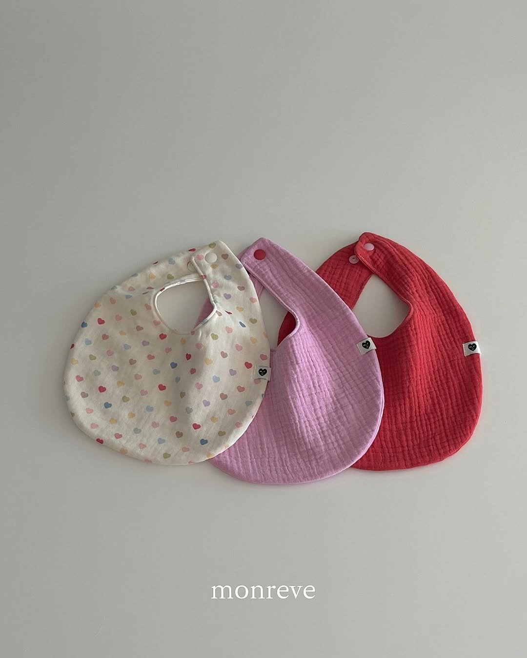 Photo by 𝐦𝐨𝐧𝐫𝐞𝐯𝐞 몽레브 on April 02, 2026. May be an image of text that says 'monreve'.