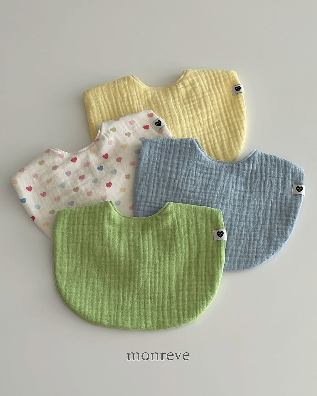 Photo by 𝐦𝐨𝐧𝐫𝐞𝐯𝐞 몽레브 on April 01, 2026. May be an image of face mask, potholder and text that says 'monreve'.