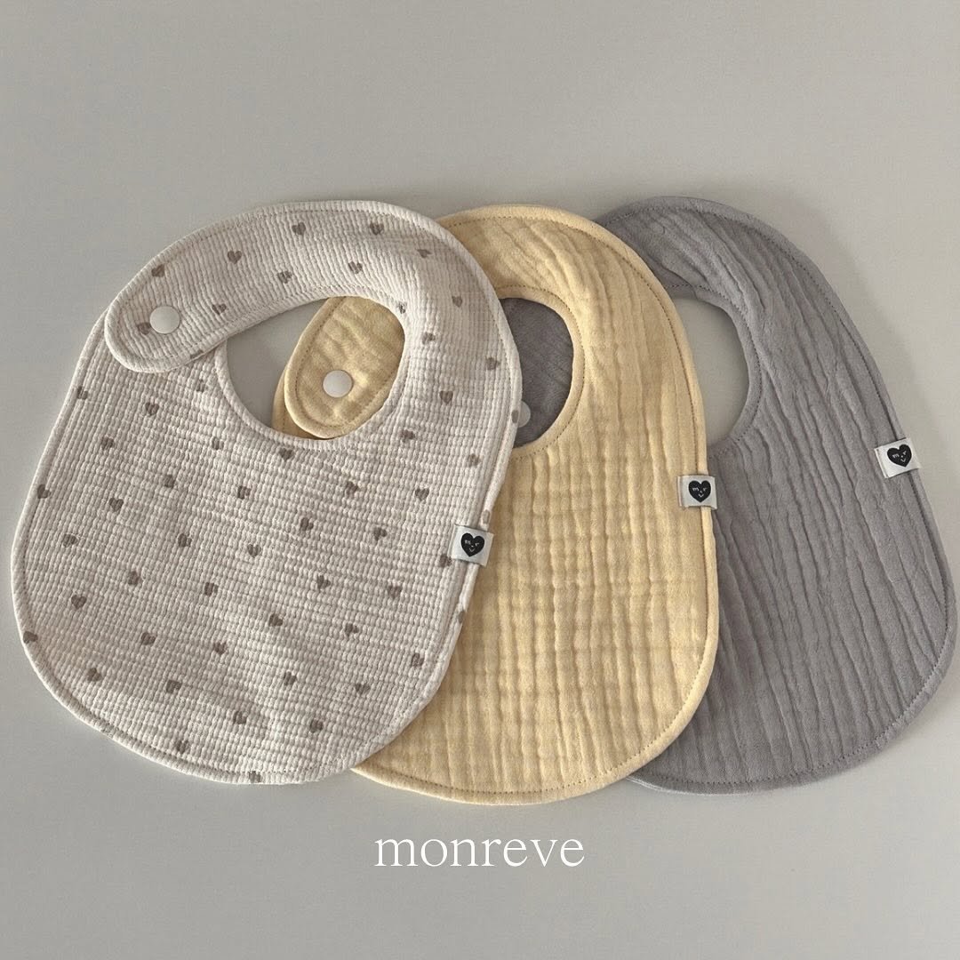 Photo by 𝐦𝐨𝐧𝐫𝐞𝐯𝐞 몽레브 on July 31, 2025. May be an image of potholder, placemat and text that says 'monreve'.
